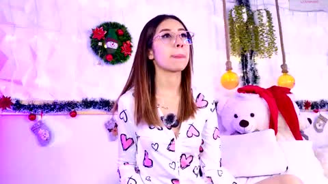 Sophie online show from December 22, 2025, 12:24 pm