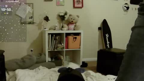 Bunnydathug online show from October 15, 2025, 8:25 am