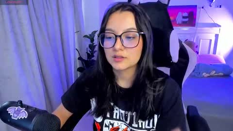 Lili online show from September 11, 2025, 10:32 pm