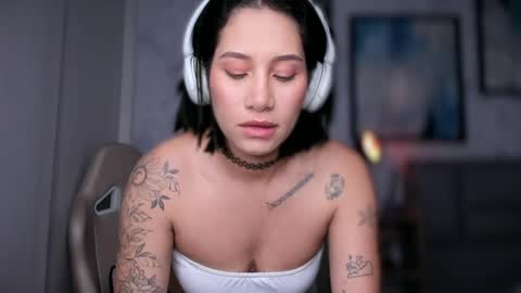 brisa  s online show from April 22, 2026, 1:52 am