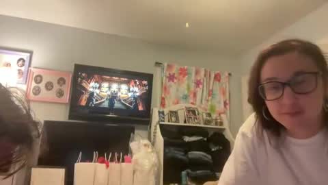 TrndSettrz online show from December 8, 2024, 11:19 pm