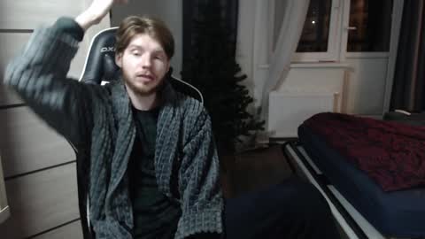 Snapshot of spaisenok chatting on January 4, 2025, 12:59 am Mike online show from January 4, 2025, 12:59 am