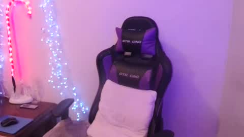 Tip 1 token  Follow me on instagram  Sparkle pinuppp online show from January 1, 2025, 2:42 pm