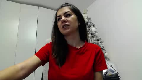 sparkly_eve online show from December 20, 2025, 9:38 am