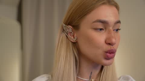 Snapshot of sparks__daisy chatting on December 8, 2024, 2:52 pm DAISY online show from December 8, 2024, 2:52 pm