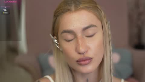 Snapshot of sparks__daisy chatting on December 17, 2024, 3:17 pm DAISY online show from December 17, 2024, 3:17 pm