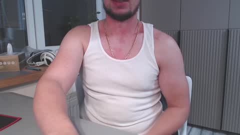 Snapshot of spb78 chatting on December 19, 2024, 11:35 pm Art online show from December 19, 2024, 11:35 pm