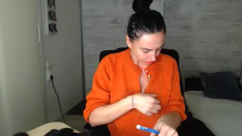 Carla online show from November 14, 2025, 6:50 pm