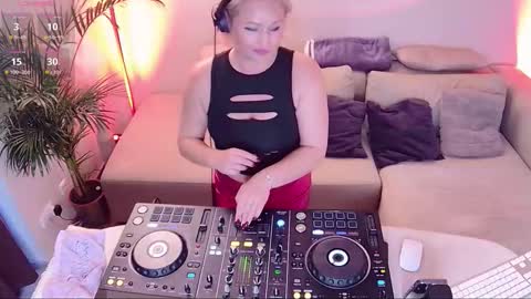 Spicy Marmelade  more than you expect online show from November 8, 2025, 3:56 pm