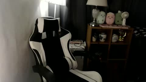 CALL ME RAINE online show from January 21, 2025, 5:51 pm