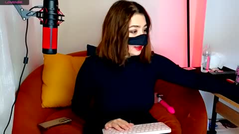 MELS  online show from January 12, 2025, 7:53 pm