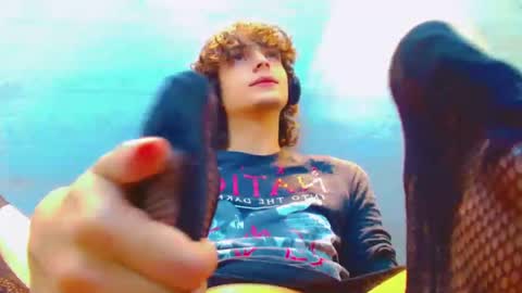 ethan online show from September 16, 2025, 2:18 pm