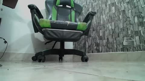 sr master cum its my old account online show from March 1, 2025, 2:37 am