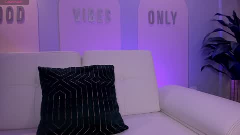 Stacy Woods online show from April 9, 2026, 12:10 pm