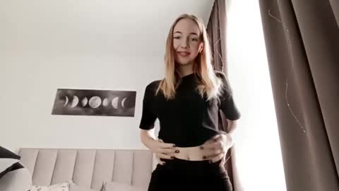 Mila online show from February 25, 2026, 6:12 am