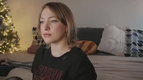 Snapshot of stanovaya300kg chatting on December 18, 2025, 2:45 pm Kristina online show from December 18, 2025, 2:45 pm