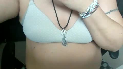 starella___saxxxton online show from January 8, 2026, 4:31 pm