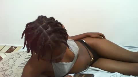Snapshot of starry_sweetie chatting on September 13, 2025, 12:10 am sweetgirl online show from September 13, 2025, 12:10 am