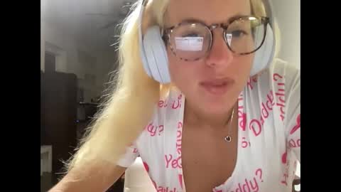 Snapshot of stassiethatsororitygirl chatting on September 18, 2025, 9:11 am Stassiethatsororitygirl online show from September 18, 2025, 9:11 am