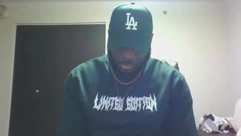 stayinalive1992 online show from April 11, 2026, 3:33 am