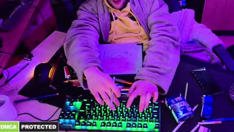 Snapshot of stechistech chatting on December 3, 2024, 6:37 am stechistech online show from December 3, 2024, 6:37 am