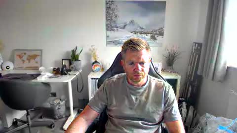 Snapshot of steelk2010 chatting on June 1, 2026, 12:40 pm steelk2010 online show from June 1, 2026, 12:40 pm