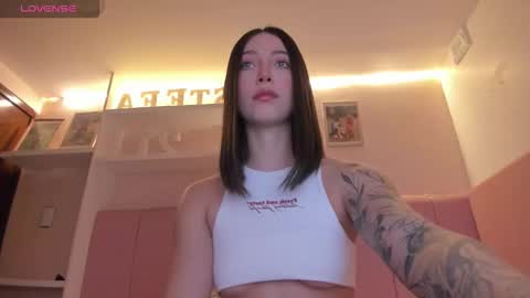 Stefa Gomez  online show from November 1, 2025, 11:45 am