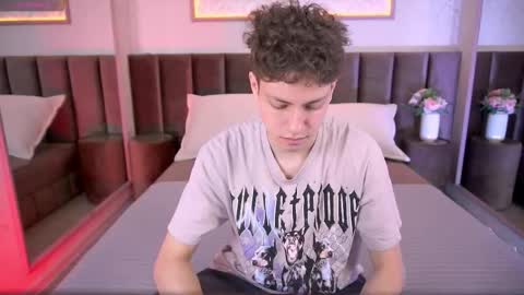 Esrefan online show from February 8, 2026, 7:39 pm