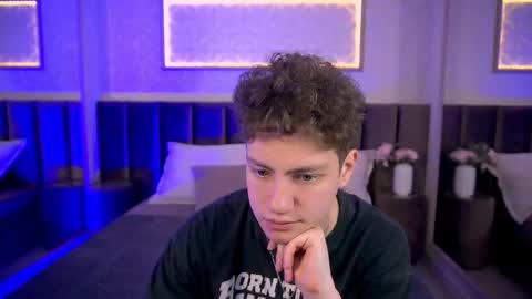 Esrefan online show from February 15, 2026, 7:32 pm