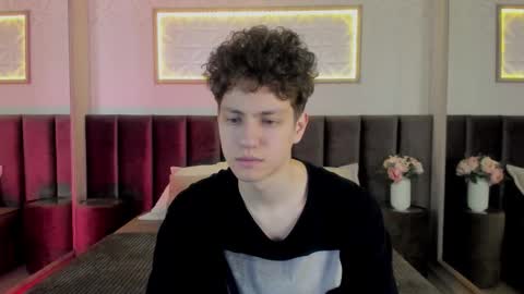 Esrefan online show from March 1, 2026, 8:00 pm