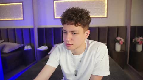 Esrefan online show from March 12, 2026, 7:42 pm