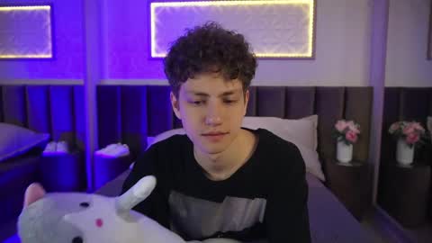 Esrefan online show from April 16, 2026, 7:25 pm