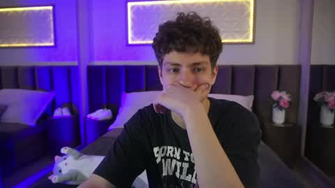 Esrefan online show from April 17, 2026, 8:01 pm