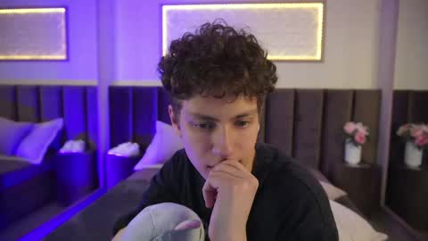 Esrefan online show from April 21, 2026, 1:42 am