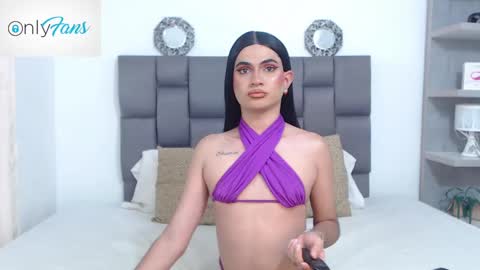 stefaniflores online show from January 22, 2025, 9:21 pm