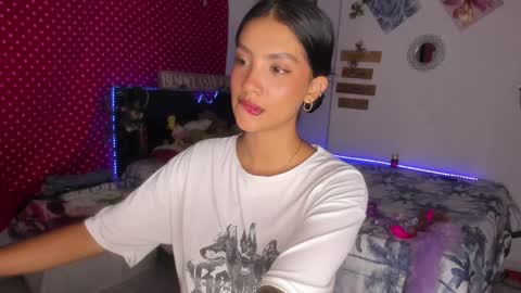 Im MiaIts my first day here  online show from January 10, 2025, 1:53 am