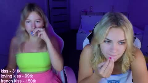stefany_and_bettany online show from September 10, 2025, 5:13 pm