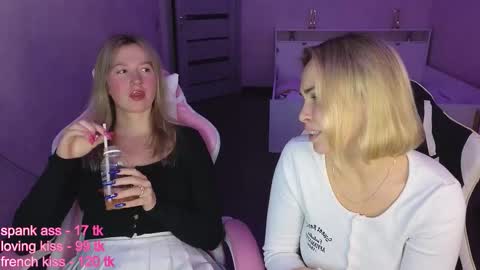 stefany_and_bettany online show from October 25, 2025, 4:02 pm