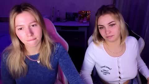 stefany_and_bettany online show from December 1, 2025, 7:41 pm