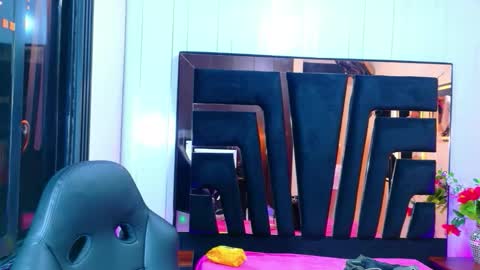 stefany piink online show from March 26, 2026, 12:11 pm