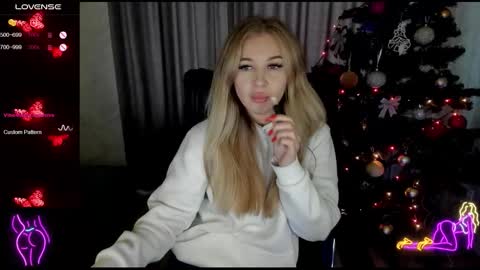 Stella  Cox online show from December 19, 2025, 8:54 am