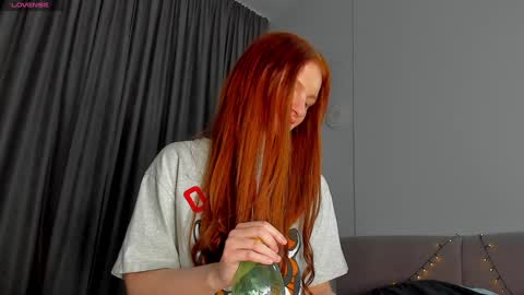 Snapshot of stella_crystal chatting on December 9, 2024, 11:45 pm karma online show from December 9, 2024, 11:45 pm