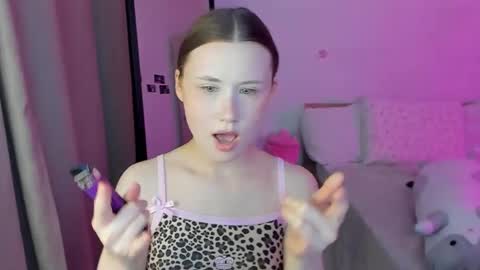 stella_sunny online show from February 12, 2025, 5:26 pm