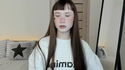 stella_sunny online show from April 5, 2026, 7:49 am
