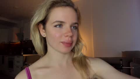 Snapshot of stella_vans chatting on December 23, 2024, 12:19 pm Asella online show from December 23, 2024, 12:19 pm