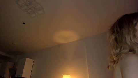 Snapshot of stella_vans chatting on January 1, 2025, 1:16 pm Asella online show from January 1, 2025, 1:16 pm