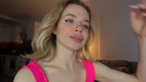 Snapshot of stella_vans chatting on January 5, 2025, 12:53 pm Asella online show from January 5, 2025, 12:53 pm