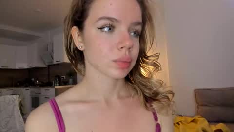 Snapshot of stella_vans chatting on September 15, 2025, 8:47 am Asella online show from September 15, 2025, 8:47 am