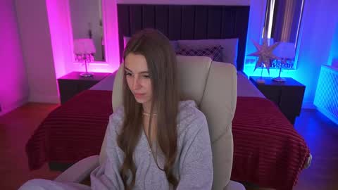 stellahoneywell online show from April 4, 2026, 6:00 am