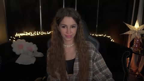 stellahoneywell online show from April 18, 2026, 5:33 am